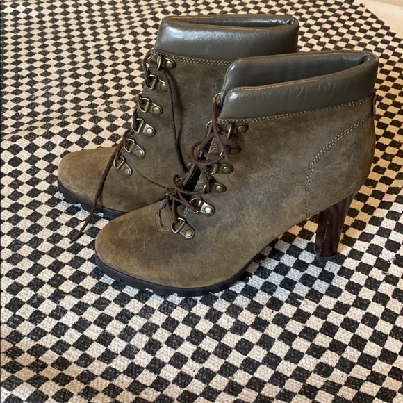 Suede distressed olive green Ralph Lauren booties - Picture 1 of 8